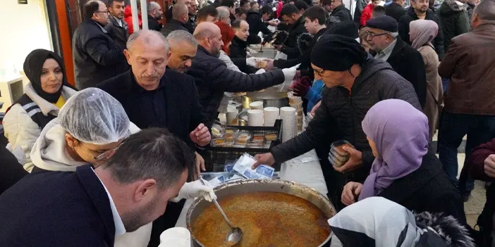 Karadeniz in 2 ilinde 3 bin kişiye karalahana çorbası dağıtıldı