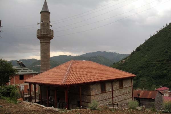 Doğu Karadeniz'deki caminin dikkat çeken özelliği - Cennetin 8 kapısı 2