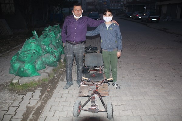 Ordu'da tahtadan yaptığı arabayla sürücülere rakip oldu 2