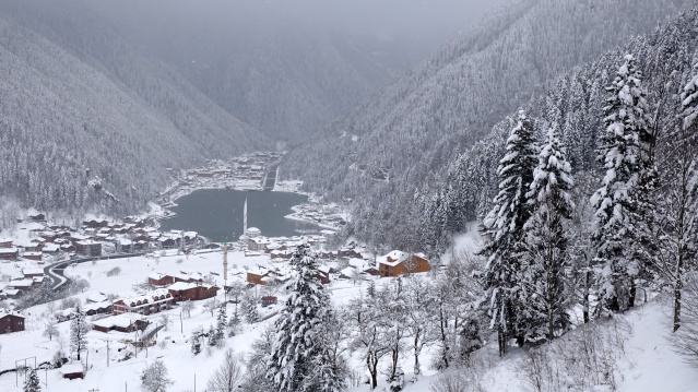 Uzungöl'de kar güzelliği 12