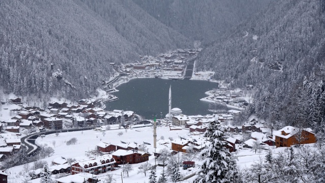 Uzungöl'de kar güzelliği 13