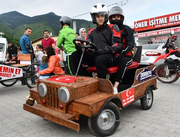 Artvin'de hurdalardan yaptıkları araçlarla yarıştılar. Foto Galeri 3