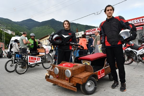 Artvin'de hurdalardan yaptıkları araçlarla yarıştılar. Foto Galeri 2