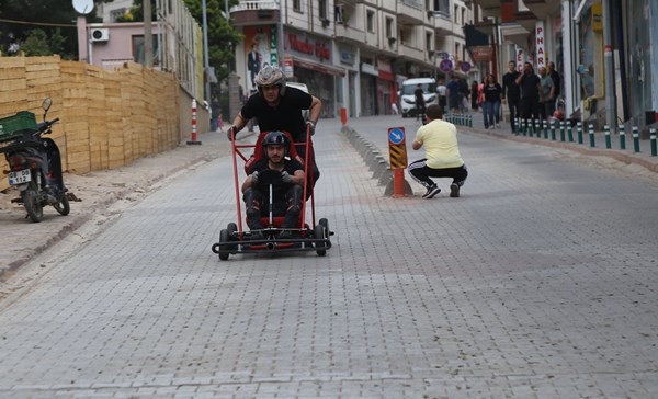 Artvin'de hurdalardan yaptıkları araçlarla yarıştılar. Foto Galeri 9