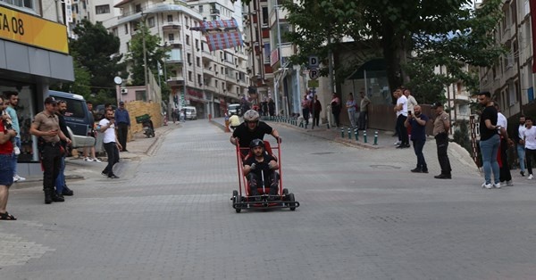 Artvin'de hurdalardan yaptıkları araçlarla yarıştılar. Foto Galeri 10