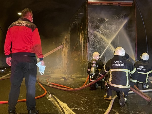 Ordu'da tünel içinde korku dolu anlar! Cayır cayır yandı. Foto Haber 14