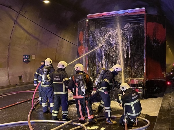 Ordu'da tünel içinde korku dolu anlar! Cayır cayır yandı. Foto Haber 12