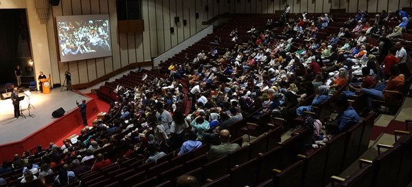 Trabzon'da sağlıkçı orkestra ve korosu sahnede. Foto Haber 1