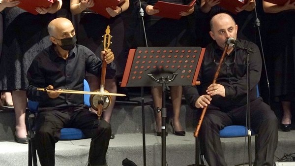 Trabzon'da sağlıkçı orkestra ve korosu sahnede. Foto Haber 9