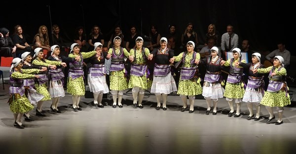 Trabzon'da sağlıkçı orkestra ve korosu sahnede. Foto Haber 5