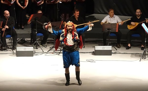 Trabzon'da sağlıkçı orkestra ve korosu sahnede. Foto Haber 6