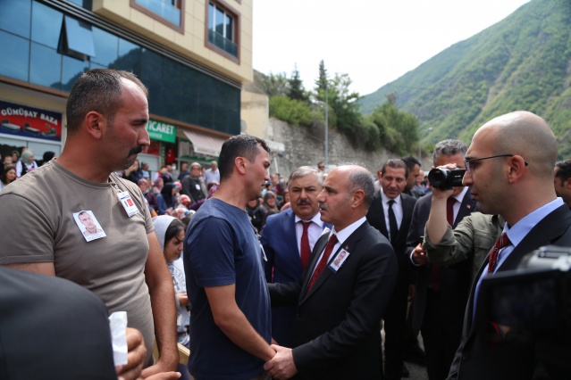 İstanbul'da şehit olan bekçi Gümüşhane'de toprağa verildi - Foto Haber 7