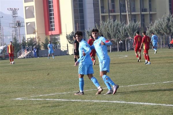 Abdullah Avcı'nın açıklaması sonrası Trabzonspor'da iki futbolcuyu hırs bastı 1