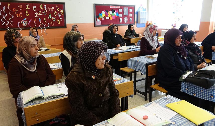 Van’da okuma yazma kursu kadınlara umut oldu