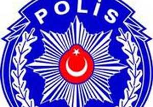 Kadın Polise Düşük Bel Yasağı