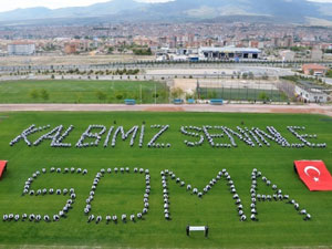 Öğrencilerden anlamlı Soma mesajı!