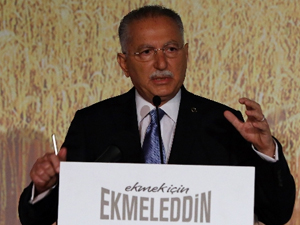 İhsanoğlu'ndan hükümete yaylım ateşi