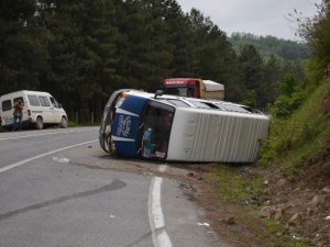 Samsun'un Bafra ilçesinde 2 minibüs çarpıştı,18 yaralı. 30 Nisan 2015