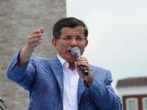 Davutoğlu Zafer Bayramı’nı Twitter’dan kutladı