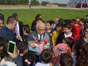 Milli Eğitim Bakanı doğum gününü öğrencilerle kutladı