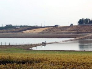 Sular Çekildi Eski Yol Gün Yüzüne Çıktı