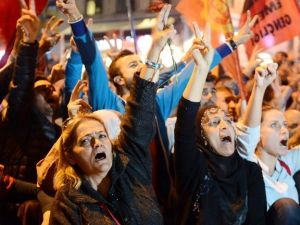 Taksim’de ’patlama’ protestosu