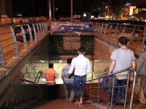 Taksim metrosunda bomba paniği !