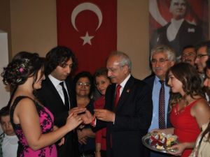 Yüzüklerini Kılıçdaroğlu taktı