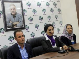 Öcalan’ın posteri altında ’öz yönetim’ açıklaması