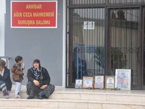 Mahkeme heyeti ara karar için toplandı