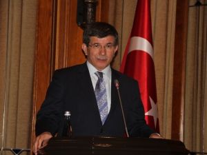 Başbakan Davutoğlu partililerle buluştu