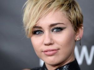 Miley Cyrus dünya turnesine çıkıyor