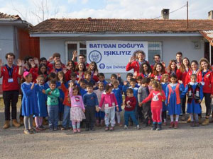 Üniversite öğrencileri ilkokul öğrencilerine "ışık" oldu