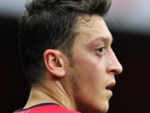 Mesut Özil'e Bomba Sürpriz!