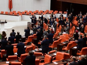 AK Parti ve MHP’li vekiller ayakta alkışladı