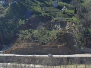 Trabzon'da turizm yolu heyelana teslim