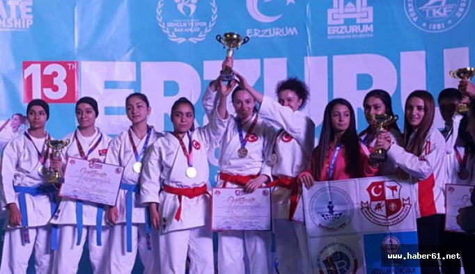 Bayan karate takımı şampiyon oldu !