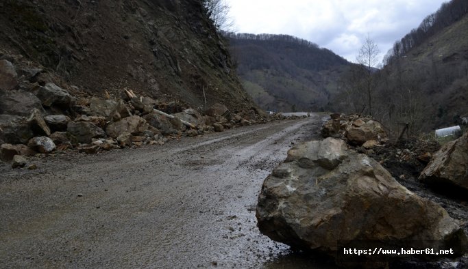 Heyelan oldu yol kapandı