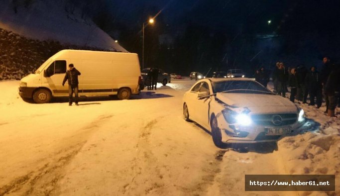 Trabzon Uzungöl'e 1 saat kar yağdı, trafik 4 saat kilitlendi