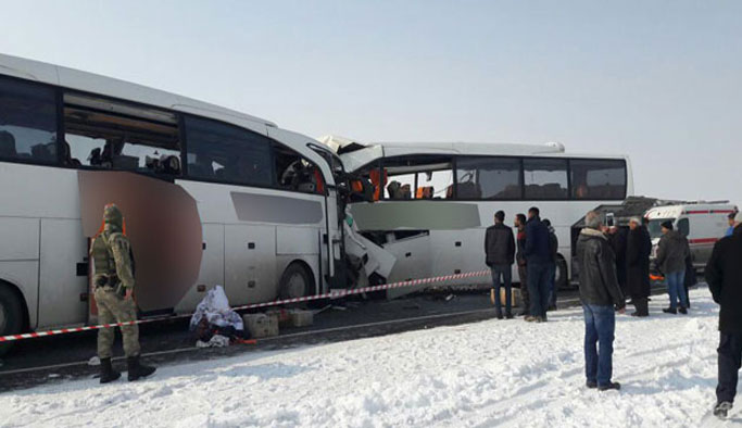 Otobüsler çarpıştı: Ölü ve yaralılar var