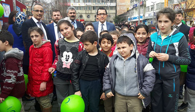 Trabzon'da Yeşilay Bağımlılıkla Mücadele standı açtı