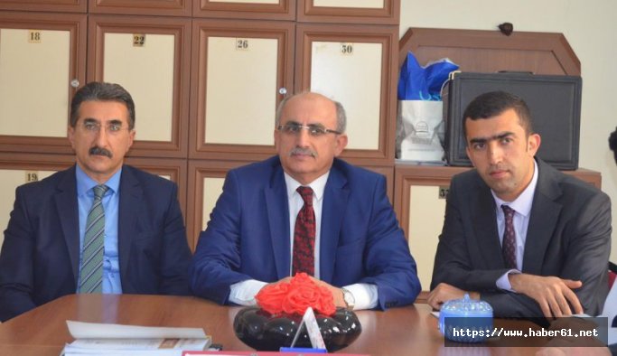 Trabzon İl Milli eğitim müdürü sertifika dağıttı