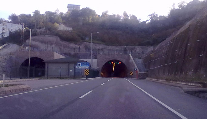 Karayolları uyardı! Rize Trabzon arasındaki tünel...