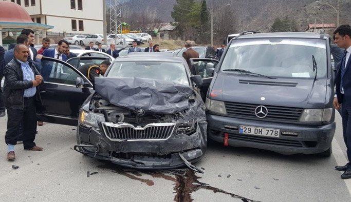 Gümüşhane'de bakan konvoyunda kaza