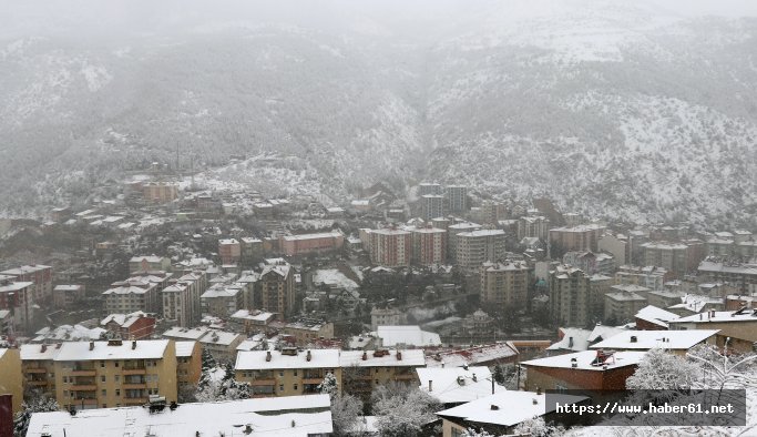 Gümüşhane'de kış  geri geldi