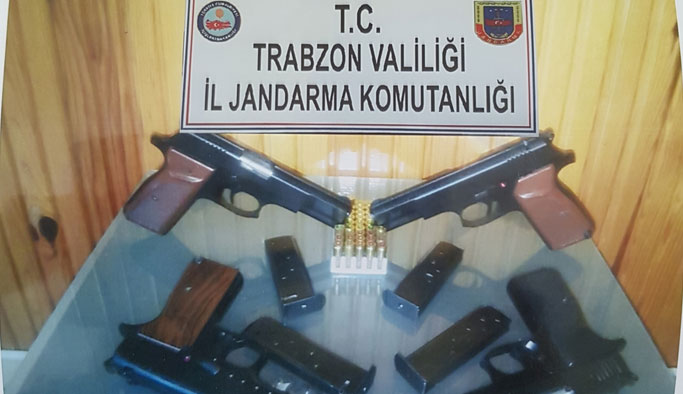 Trabzon'da şüpheli araçta arama