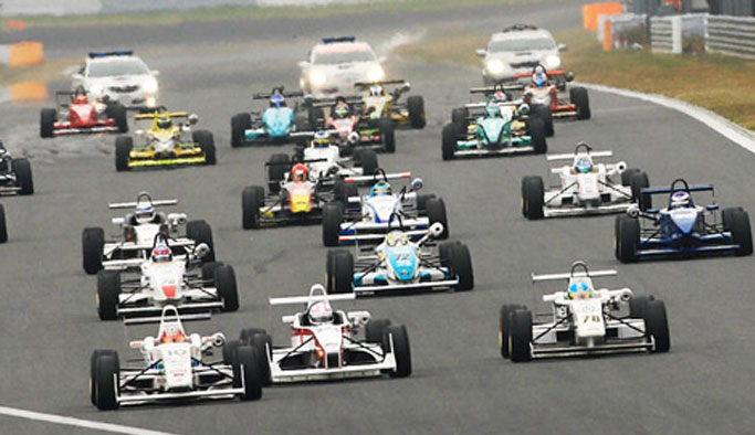 Formula 4 yarışında korkutan kaza