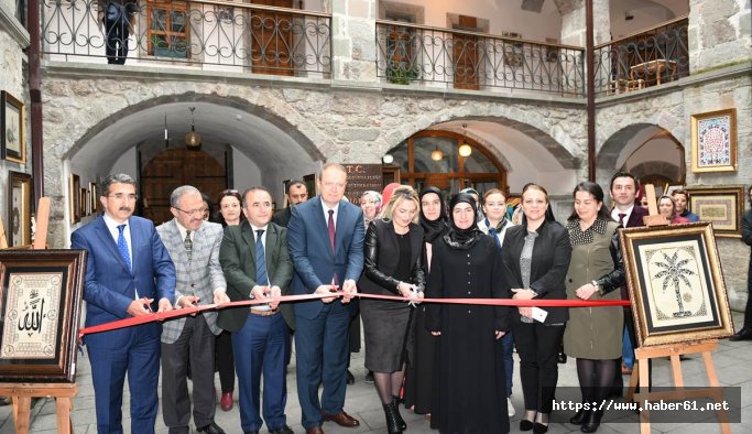 Trabzon'da hat-tezhip sanatı sergisi açıldı