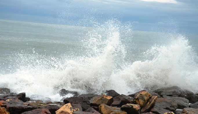 Karadeniz'de dev dalgalar