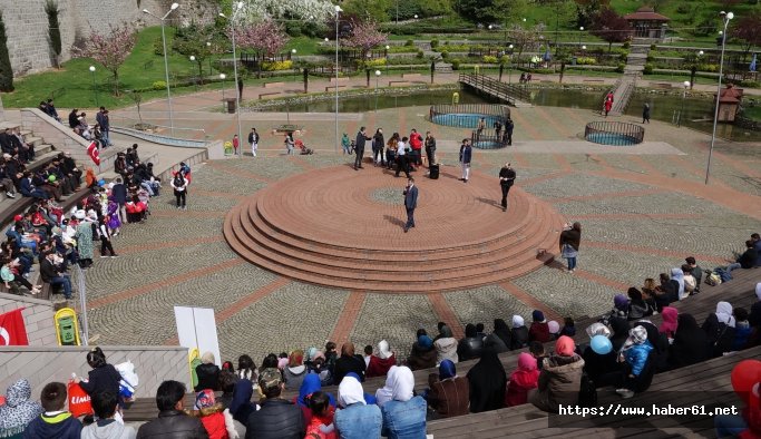 Trabzon'da yaşayan yabancı uyruklu çocuklar 23 Nisan'ı kutladı